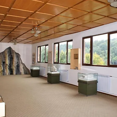 Tourist Center Momina Krepost 2* Tırnova