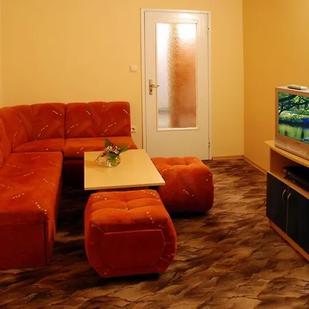 Hotel Tourist Center Momina Krepost 2*